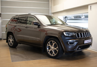 Подержанный автомобиль Jeep Grand Cherokee 2019 года (3 фото)