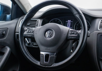 Подержанный автомобиль Volkswagen Jetta Sedan 2014 года (15 фото)