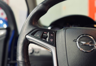 Подержанный автомобиль Opel Mokka 2013 года (9 фото)