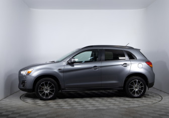 Подержанный автомобиль Mitsubishi ASX 2012 года (8 фото)