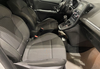 Подержанный автомобиль Renault Scenic 2017 года (9 фото)