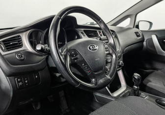 Подержанный автомобиль Kia Ceed Hatchback 2014 года (13 фото)