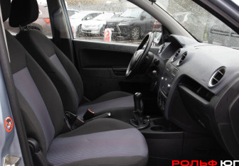 Подержанный автомобиль Ford Fusion 2008 года (12 фото)