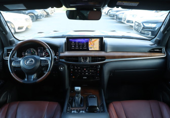 Подержанный автомобиль Lexus LX 2020 года (11 фото)