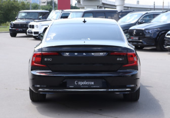 Подержанный автомобиль Volvo S90 2021 года (6 фото)