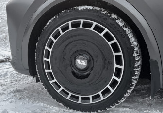 Подержанный автомобиль LiXiang L7 2024 года (9 фото)