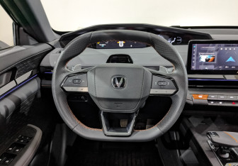 Подержанный автомобиль Changan UNI-V 2023 года (22 фото)