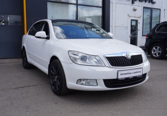 Подержанный автомобиль Skoda Octavia Liftback 2011 года (3 фото)