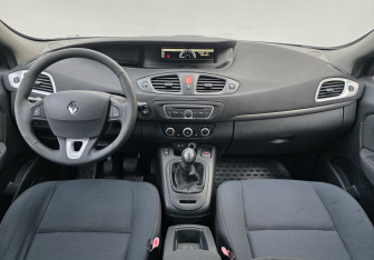 Подержанный автомобиль Renault Scenic 2010 года (11 фото)