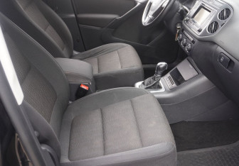 Подержанный автомобиль Volkswagen Tiguan 2015 года (11 фото)