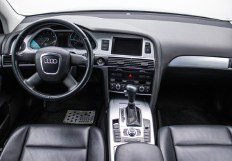 Подержанный автомобиль Audi A6 Sedan 2010 года (13 фото)