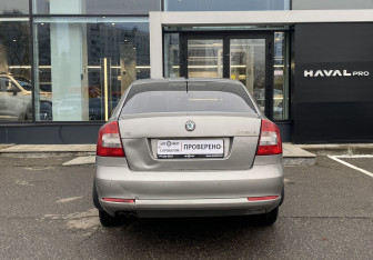 Подержанный автомобиль Skoda Octavia Liftback 2011 года (6 фото)