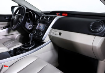 Подержанный автомобиль Mazda CX-7 2010 года (10 фото)