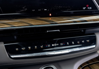 Подержанный автомобиль Cadillac Escalade Suv 2021 года (29 фото)