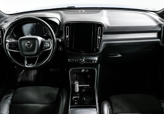 Подержанный автомобиль Volvo XC40 2020 года (11 фото)