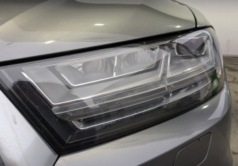 Подержанный автомобиль Audi Q7 2016 года (10 фото)