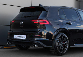 Подержанный автомобиль Volkswagen Golf GTI Hatchback 2022 года (28 фото)