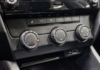 Подержанный автомобиль Skoda Octavia Liftback 2019 года (21 фото)