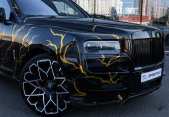 Подержанный автомобиль Rolls-Royce Cullinan 2019 года (41 фото)