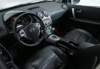 Подержанный автомобиль Nissan Qashqai 2007 года (7 фото)