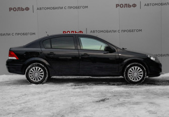 Подержанный автомобиль Opel Astra Sedan 2010 года (4 фото)