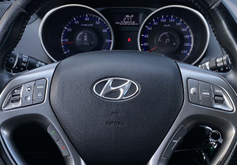 Подержанный автомобиль Hyundai ix35 2014 года (15 фото)