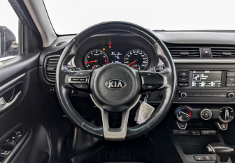 Подержанный автомобиль Kia Rio Hatchback 2021 года (21 фото)