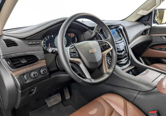 Подержанный автомобиль Cadillac Escalade Suv 2018 года (17 фото)