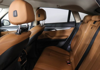 Подержанный автомобиль BMW X6 2015 года (13 фото)