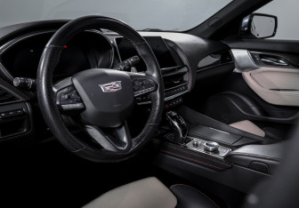 Подержанный автомобиль Cadillac CT5 2021 года (14 фото)