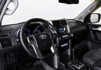 Подержанный автомобиль Toyota Land Cruiser Prado 2012 года (11 фото)