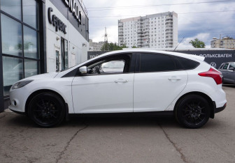Подержанный автомобиль Ford Focus Hatchback 2012 года (8 фото)