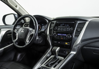 Подержанный автомобиль Mitsubishi Pajero Sport 2019 года (9 фото)
