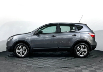 Подержанный автомобиль Nissan Qashqai 2012 года (8 фото)