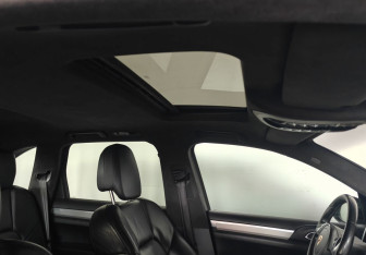 Подержанный автомобиль Porsche Cayenne 2010 года (15 фото)
