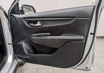 Подержанный автомобиль Kia Rio Hatchback 2021 года (23 фото)