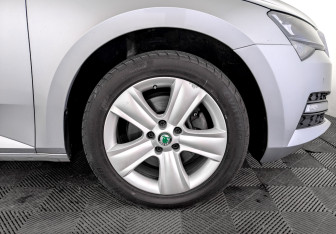 Подержанный автомобиль Skoda Superb Liftback 2021 года (18 фото)