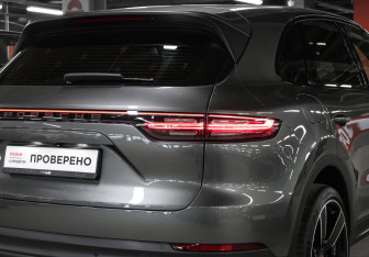 Подержанный автомобиль Porsche Cayenne 2019 года (24 фото)