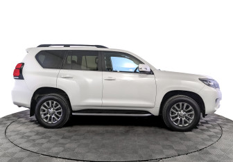 Подержанный автомобиль Toyota Land Cruiser Prado 2020 года (4 фото)
