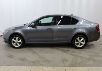 Подержанный автомобиль Skoda Octavia Liftback 2016 года (8 фото)