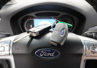 Подержанный автомобиль Ford S-MAX 2008 года (14 фото)