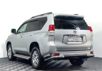 Подержанный автомобиль Toyota Land Cruiser Prado 2012 года (7 фото)