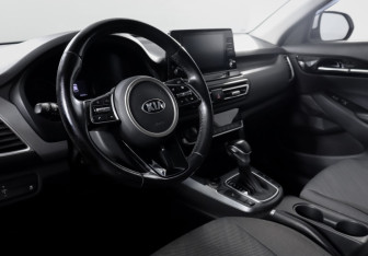 Подержанный автомобиль Kia Seltos 2020 года (14 фото)