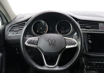 Подержанный автомобиль Volkswagen Tiguan 2021 года (14 фото)