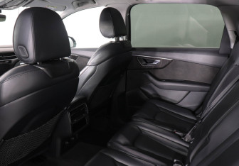 Подержанный автомобиль Audi Q7 2021 года (12 фото)