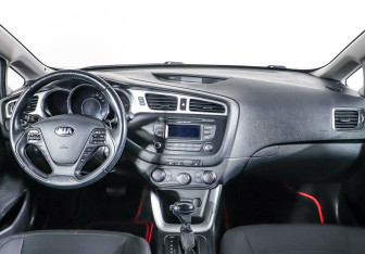 Подержанный автомобиль Kia Ceed Hatchback 2014 года (11 фото)