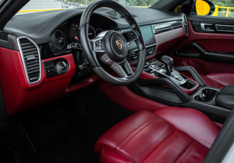 Подержанный автомобиль Porsche Cayenne 2020 года (12 фото)