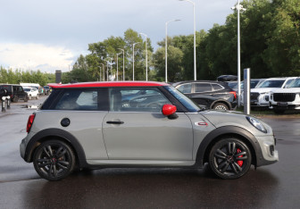 Подержанный автомобиль MINI Hatch 2019 года (4 фото)