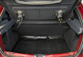 Подержанный автомобиль Renault Sandero 2013 года (10 фото)