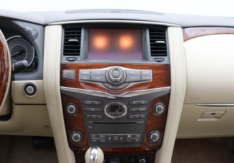 Подержанный автомобиль Infiniti QX80 2015 года (19 фото)